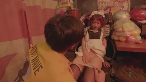 Quan hệ tay ba trong bếp với bà mẹ kế tóc vàng nóng bỏng! Mẹ kế của tôi không thể cưỡng lại được những tưởng tượng tình dục của tôi