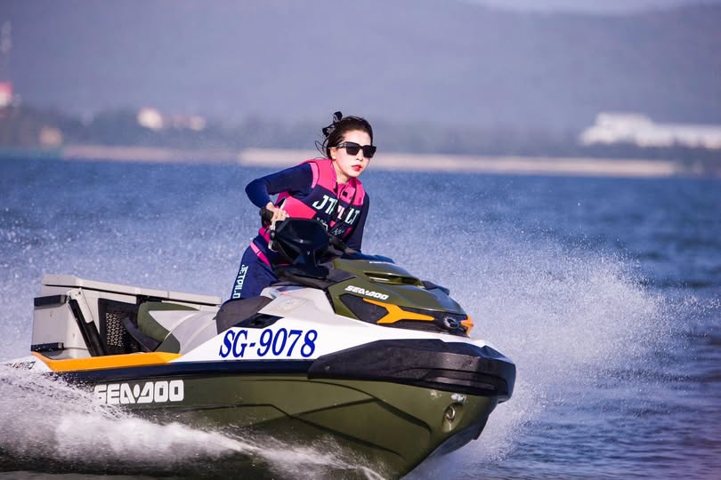 Dù đã có Anh xã nhưng bạn gái cũ “gầy thầy địt” vẫn thích hơn
