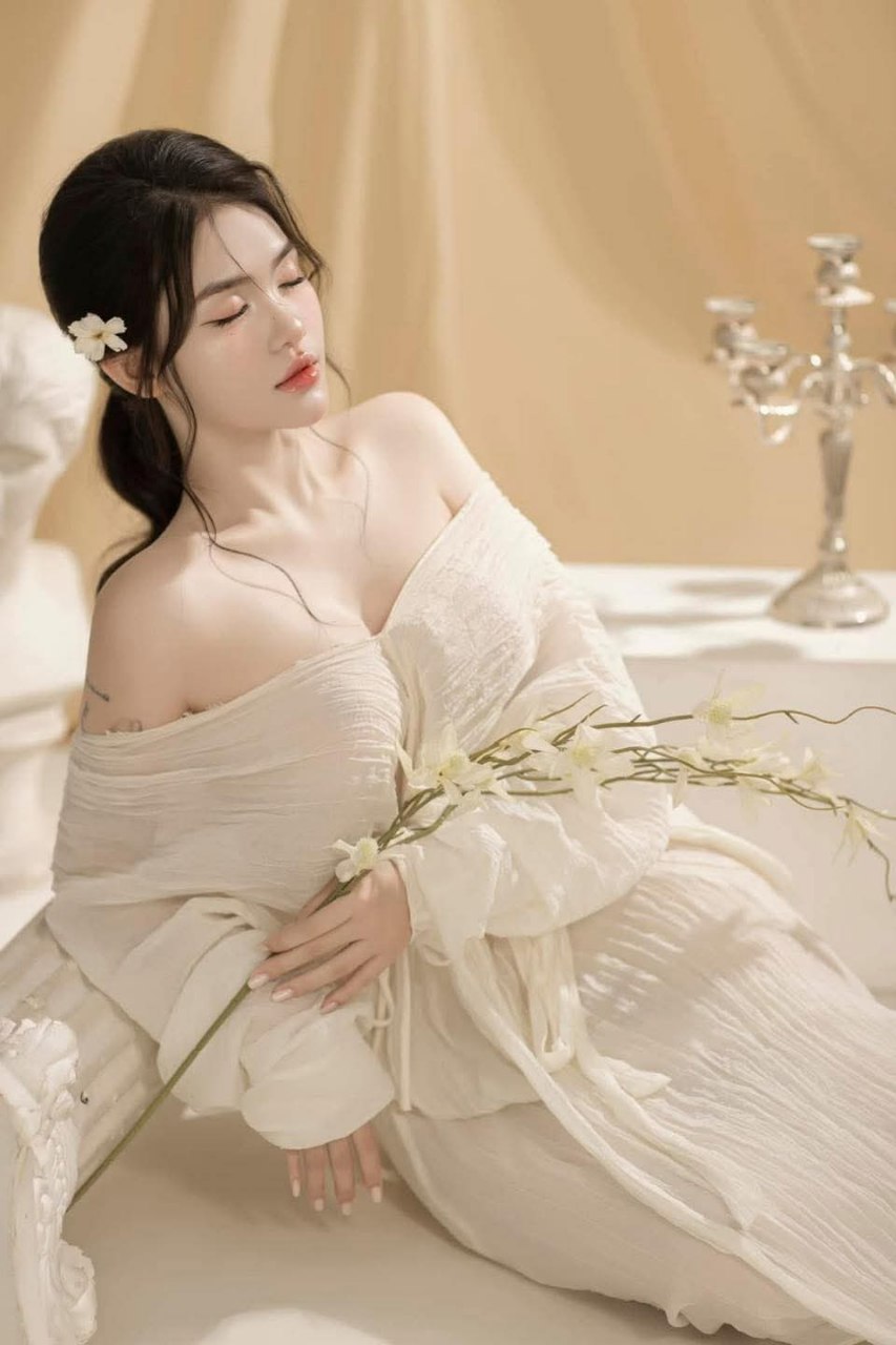 Chuyển nhà về quê sinh sống, Người chồng không biết bị vợ yêu địt trộm với mấy gã công nhân